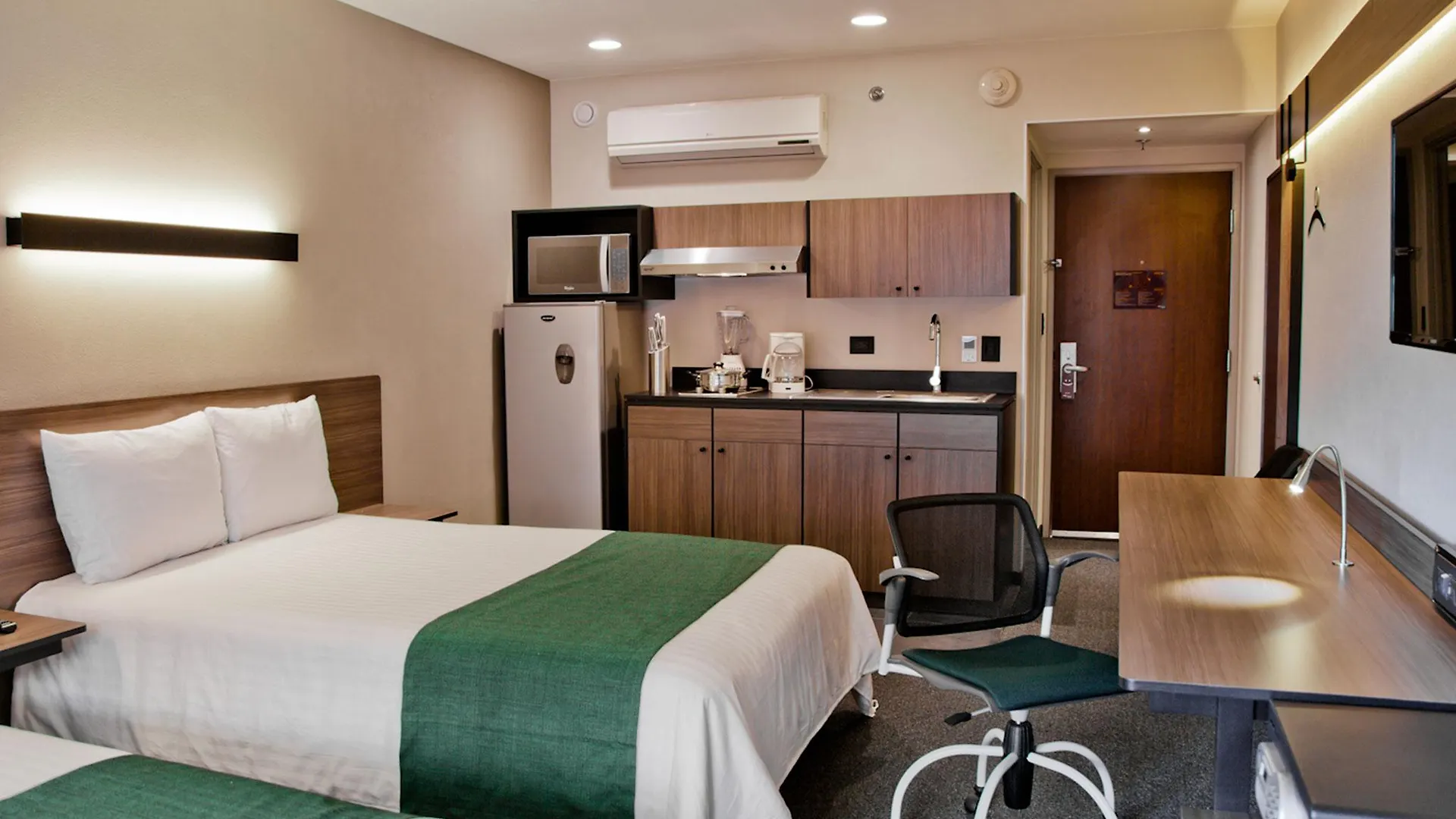 City Express Suites By Marriott プレヤデルカーメン
